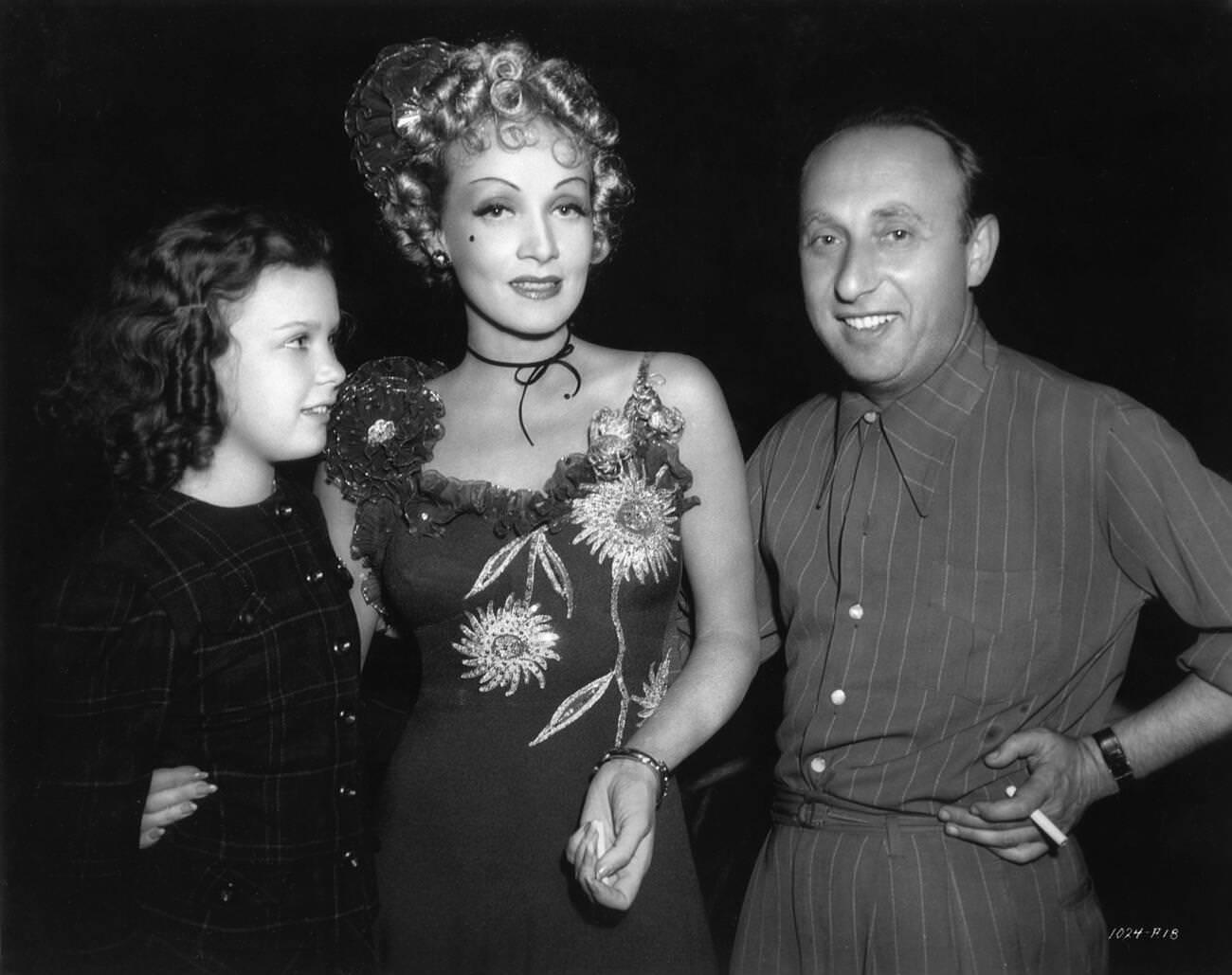 Marlene Dietrich With Her Daughter Maria Elisabeth Sieber And Producer Joe Pasternak On The Set Of ‘Destry Rides Again’, 1939.