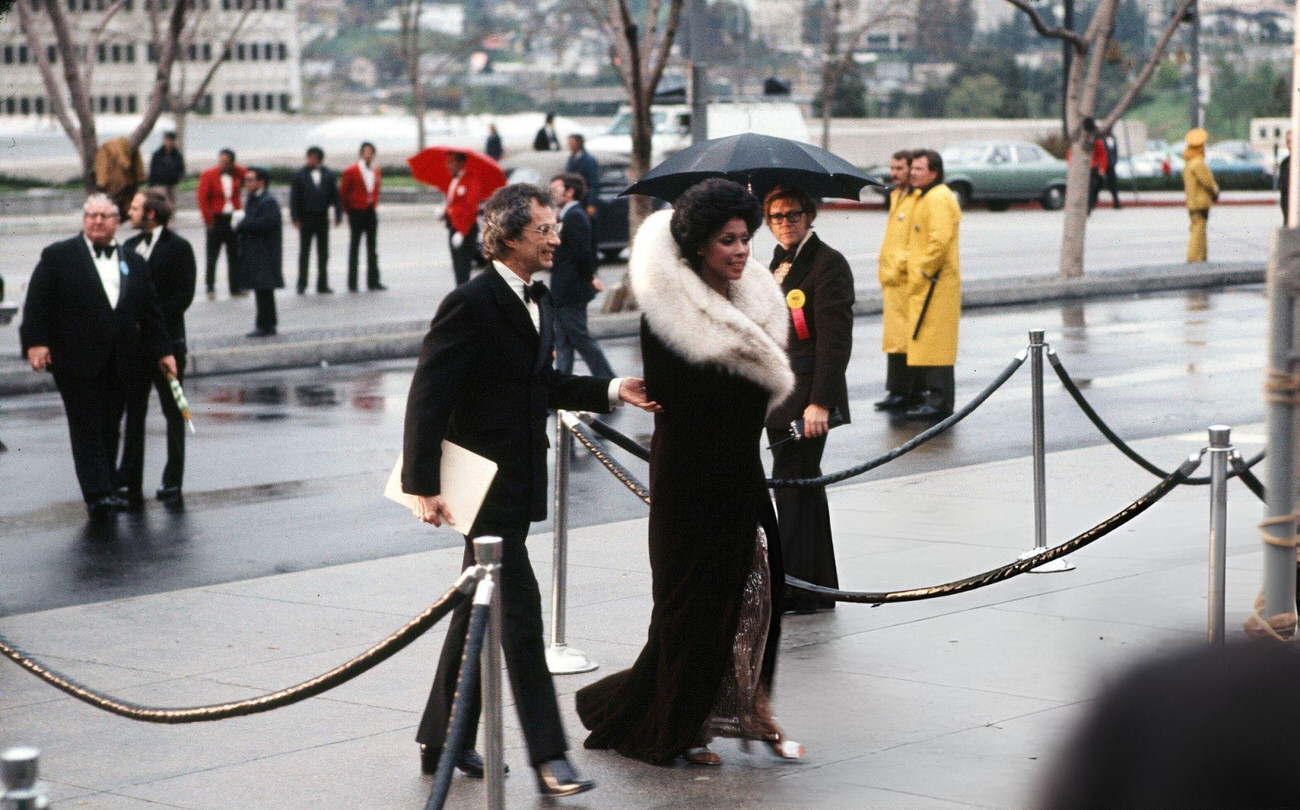 Diahann Carroll Arrives To The 47Th Academy Awards At Dorothy Chandler Pavilion In Los Angeles, California, 1975.
