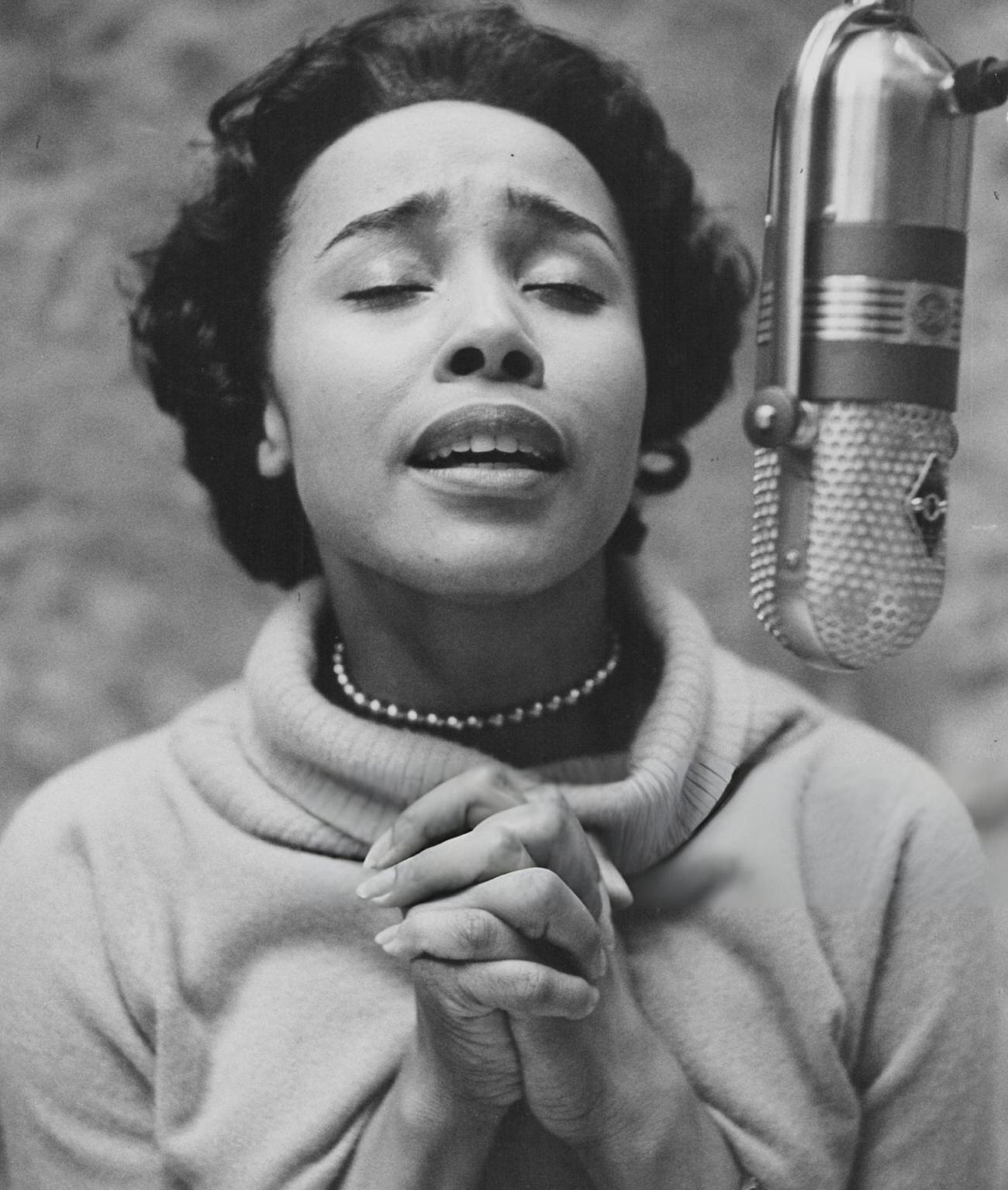 Diahann Carroll Singing Into A Radio Microphone, 1950S-1960S.