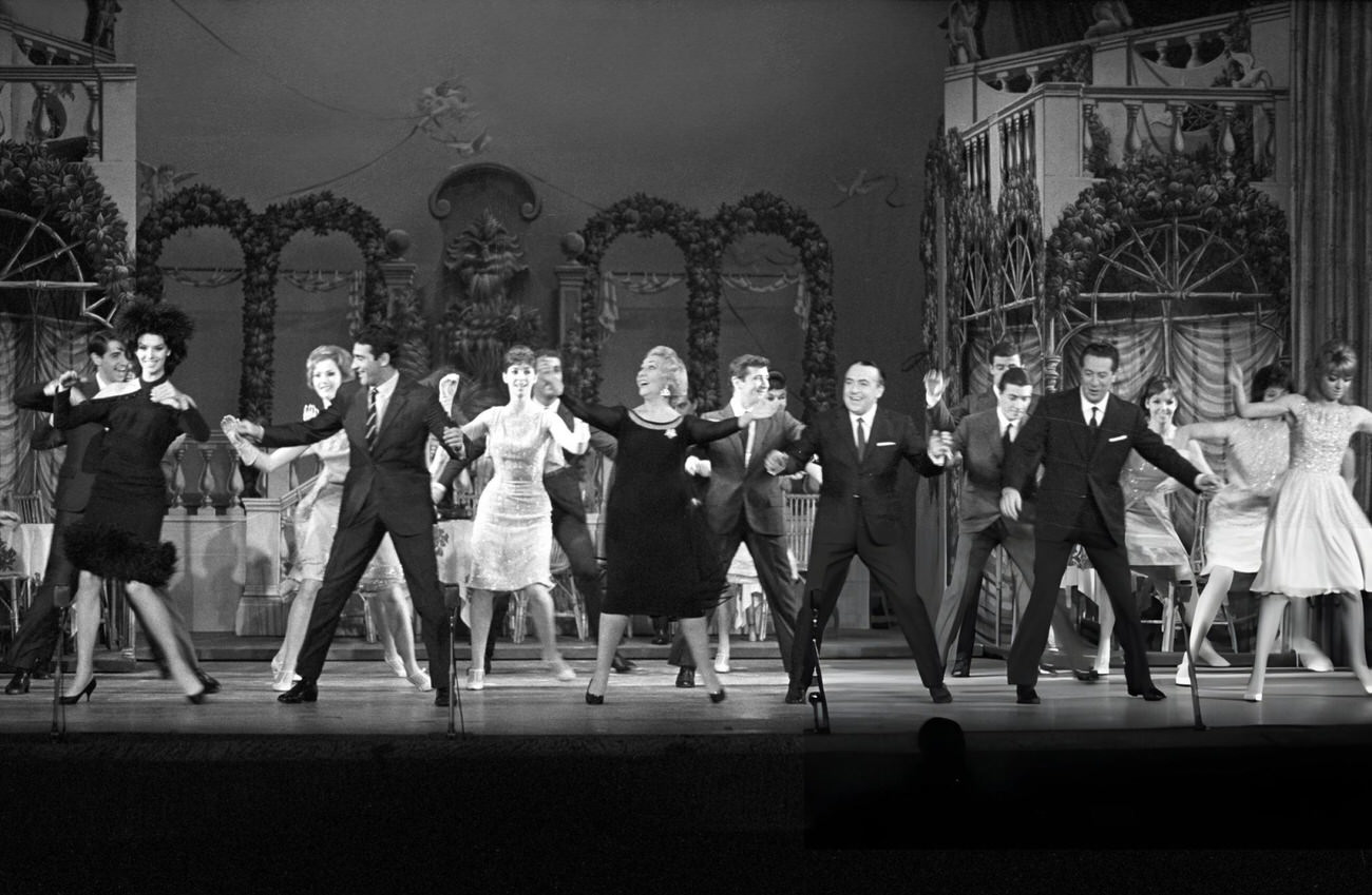 Walter Chiari, Gloria Paul, Wanda Osiris, Alida Chelli, Alberto Rabagliati, Vittorio Congia, And Aldo Massaro In The Second Season Of The Revue &Amp;Quot;Buona Notte Bettina,&Amp;Quot; 1964.