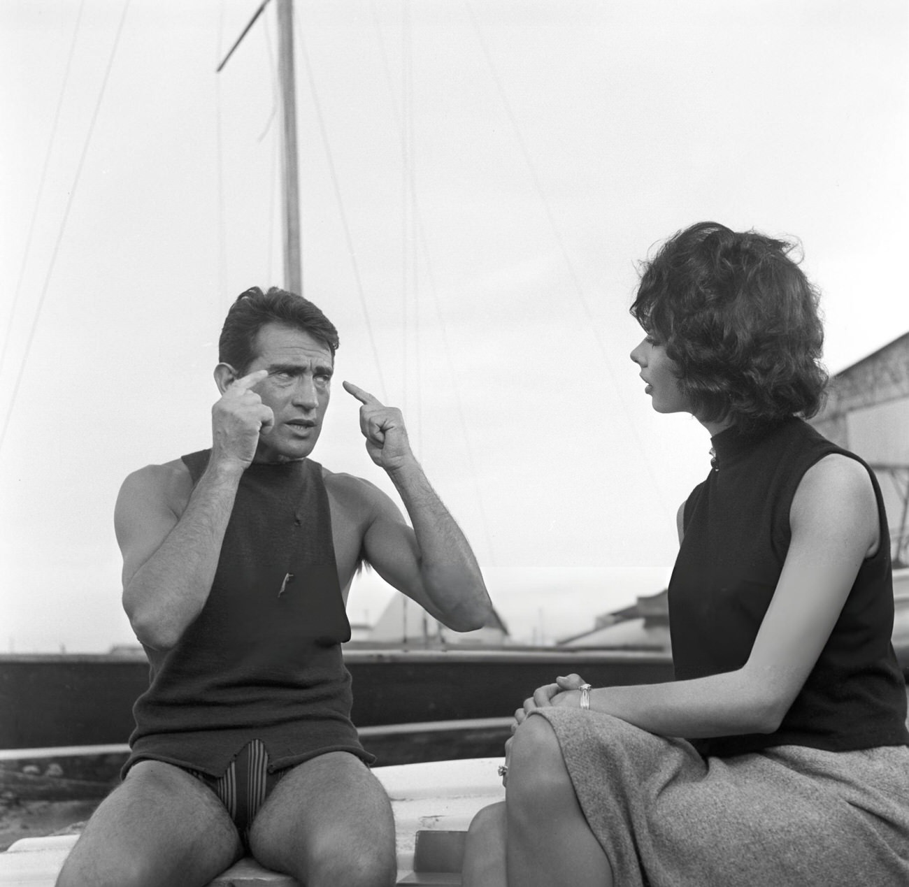 Gloria Paul And Walter Chiari In The Film &Amp;Quot;Le Tardone,&Amp;Quot; 1964.