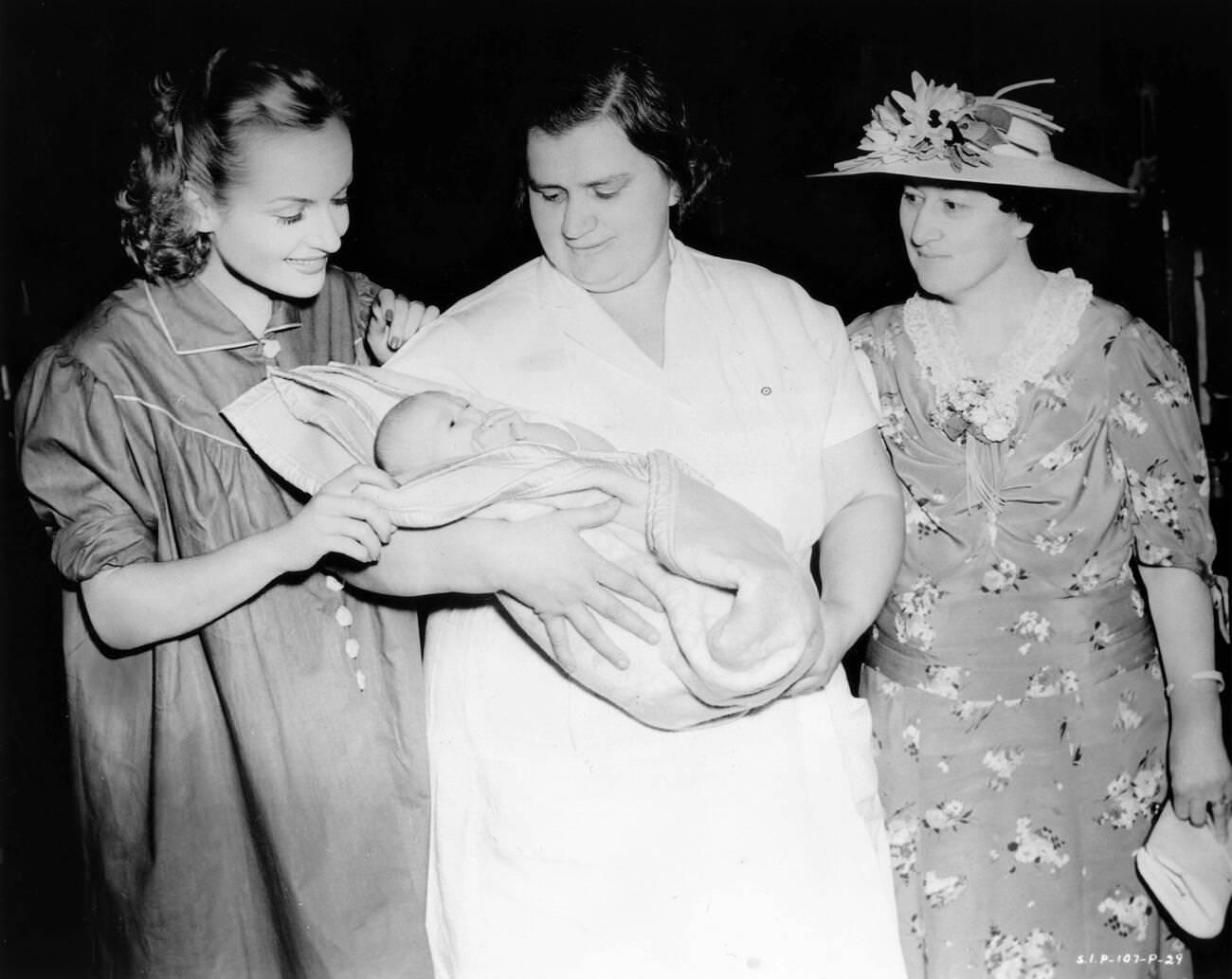 Nurse Madaline Moore, Carole Lombard, And Welfare Worker Alice Dodge Smith Looking At Bonnie Belle Barber, 1939.