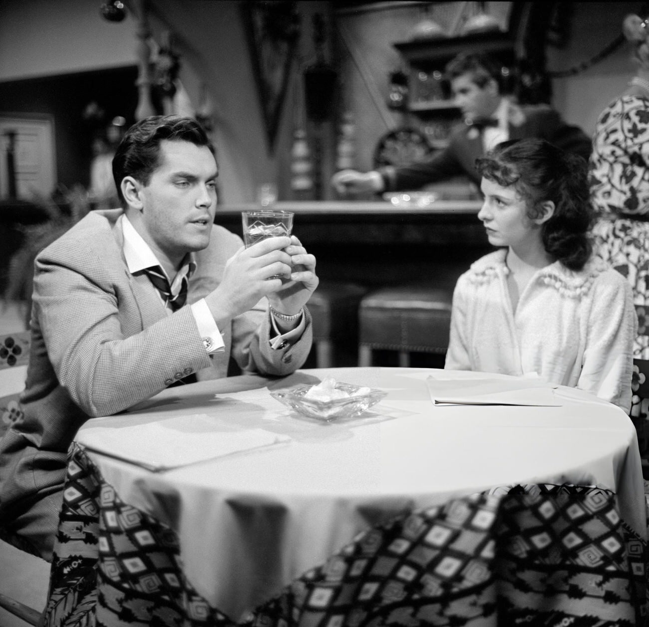 Jeffrey Hunter And Margaret O'Brien In The ‘Climax!’ Episode, &Amp;Quot;South Of The Sun,&Amp;Quot; 1955.