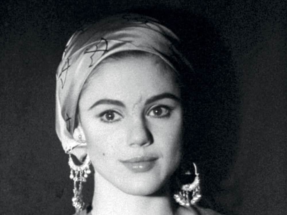 Pop Art Princess: Edie Sedgwick'S Captivating Presence In Andy Warhol'S Photography