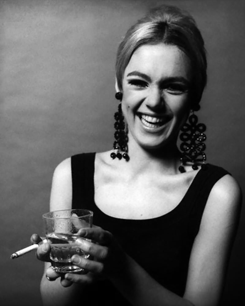 Pop Art Princess: Edie Sedgwick'S Captivating Presence In Andy Warhol'S Photography