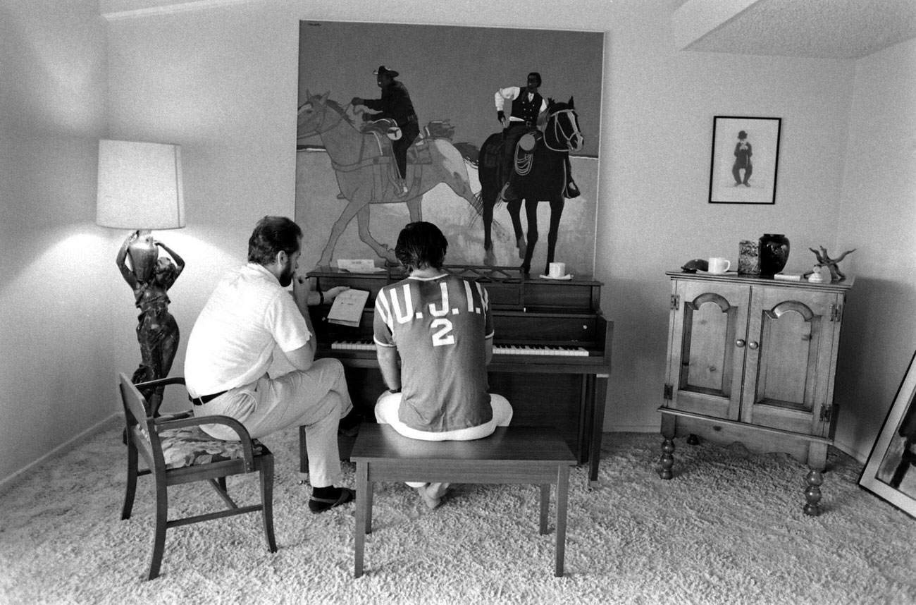 Jack Nicholson At Home In 1969, Taking His First Piano Lesson With Teacher Josef Pacholczyk, Prior To Starring In The 1970 Classic, Five Easy Pieces.