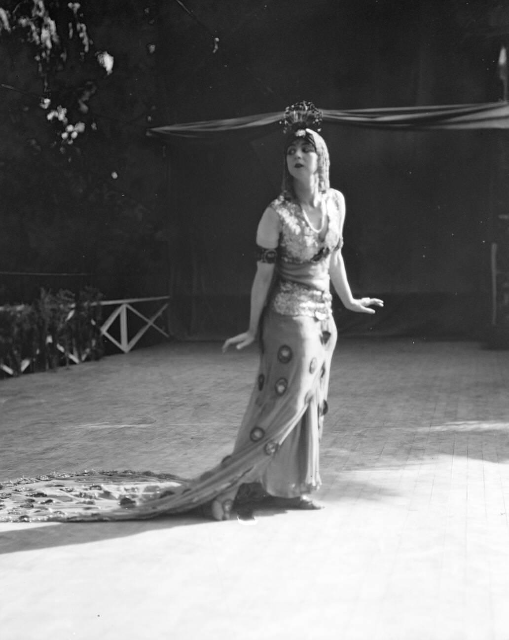Ruth St. Denis Dancers, 1910S.