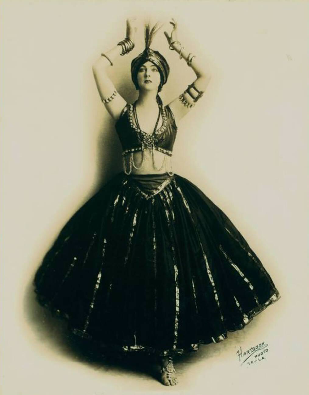 Ruth St. Denis In Black And Gold Nautch, 1910S.