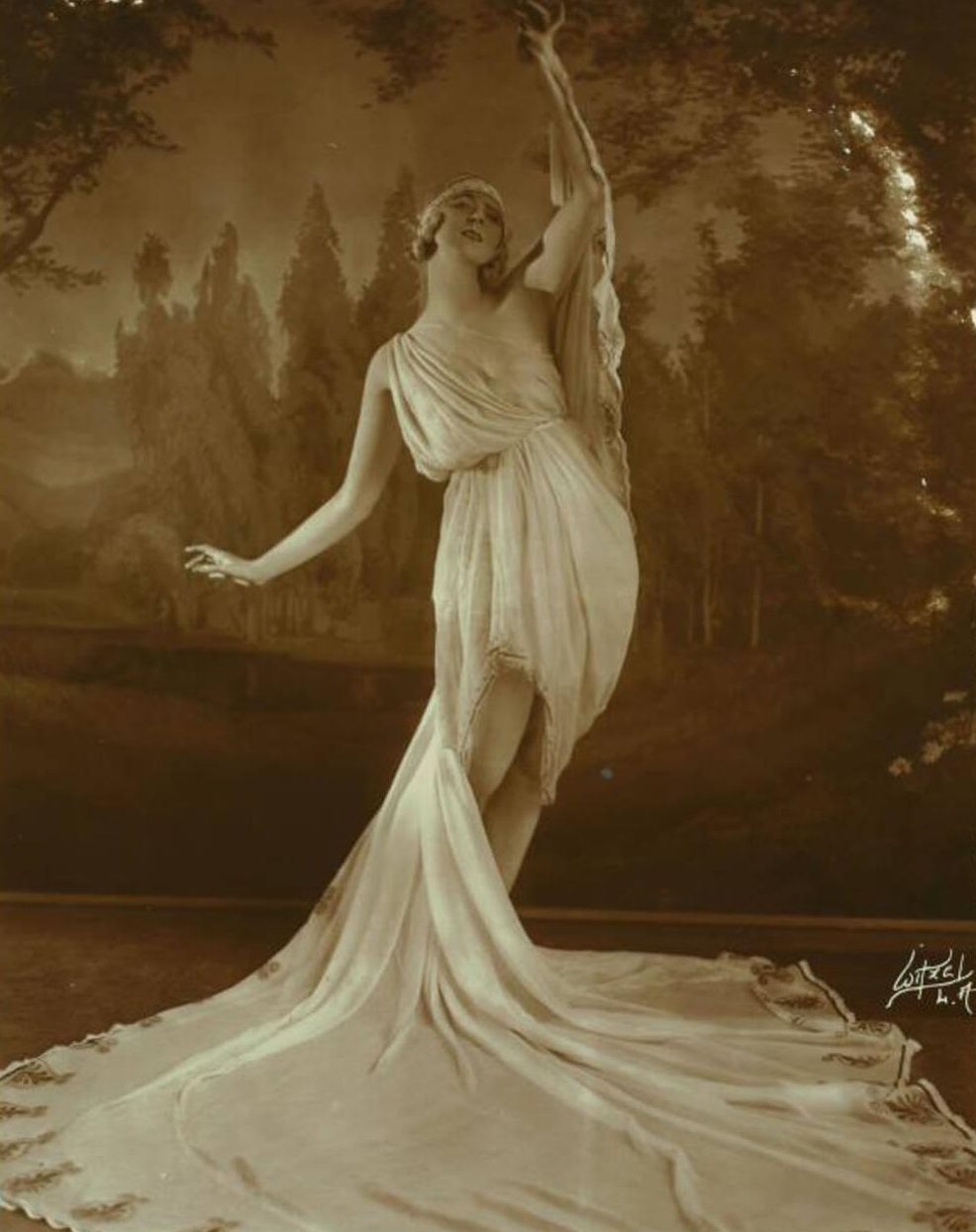 Ruth St. Denis In The Greek Veil Plastique, 1910S.