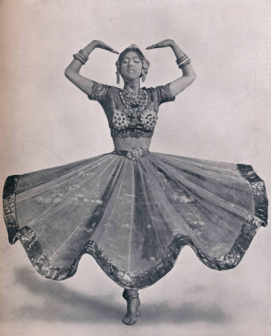 Ruth St. Denis In Her Remarkable East Indian Dance At The Aldwych Theatre, 1906.