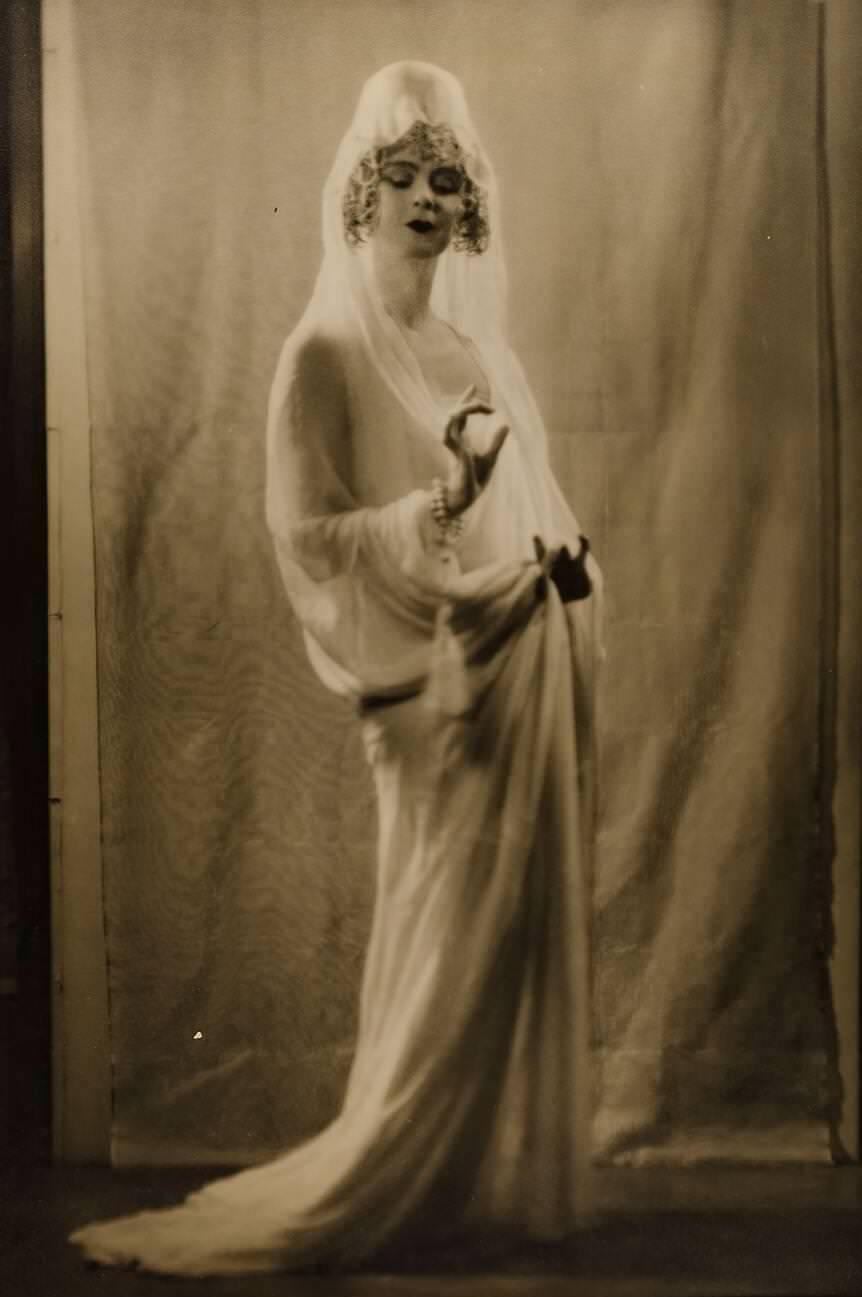 Ruth St. Denis, 1910.
