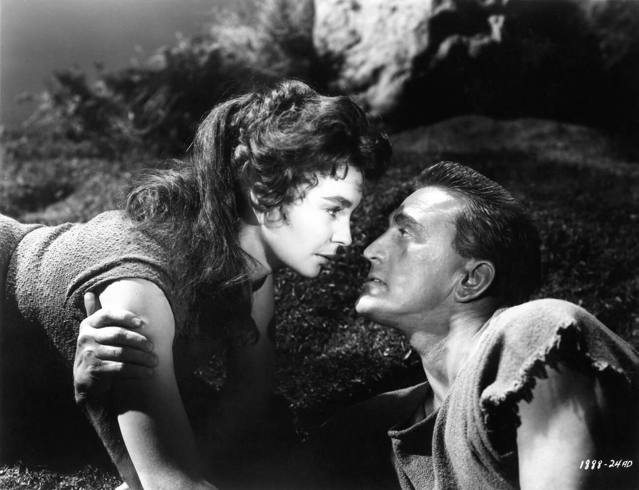 Jean Simmons As Varinia And Kirk Douglas As Spartacus In Spartacus, 1960.