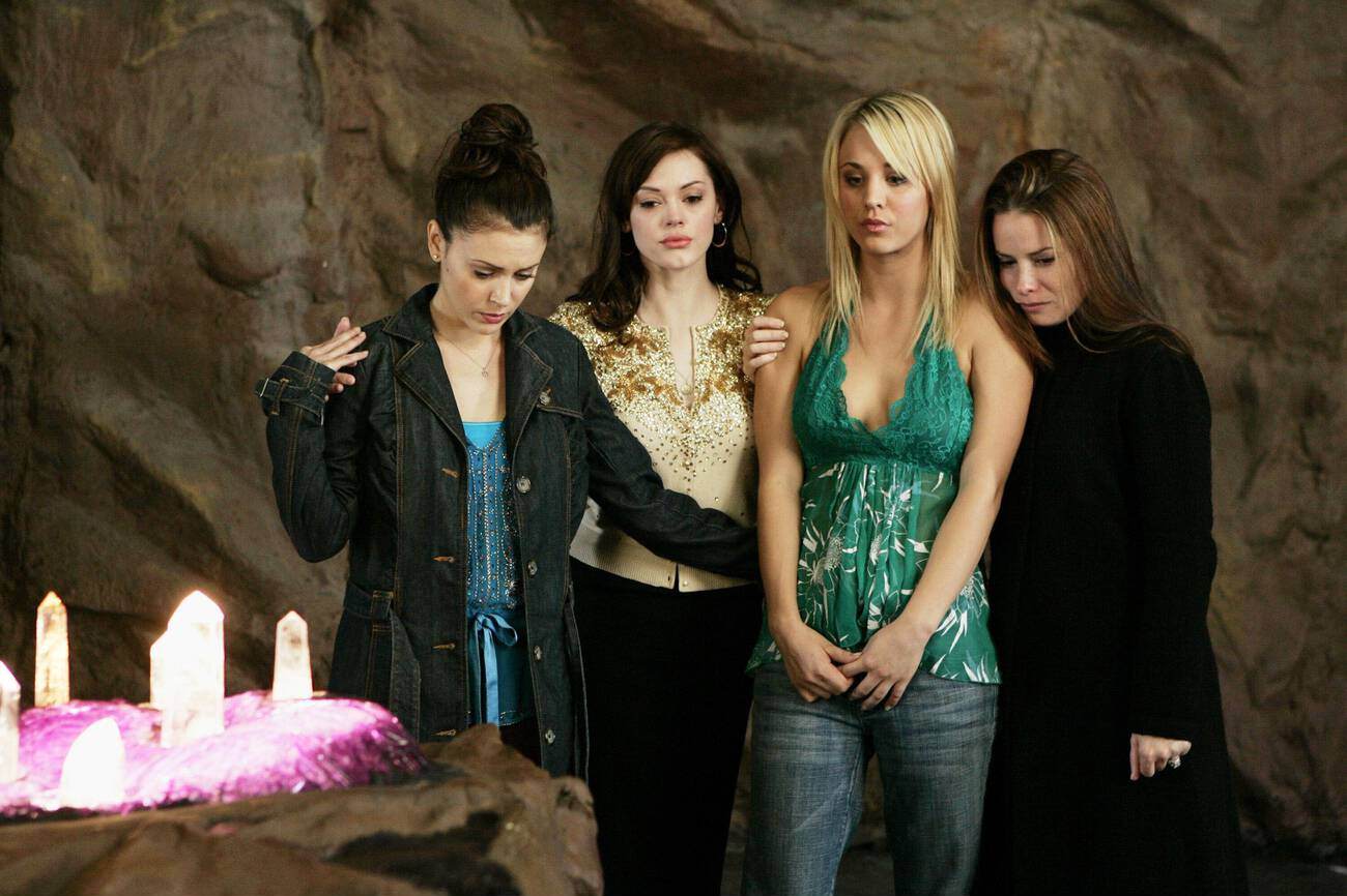 Alyssa Milano, Rose Mcgowan, Kaley Cuoco, And Holly Marie Combs In Charmed, 1998.