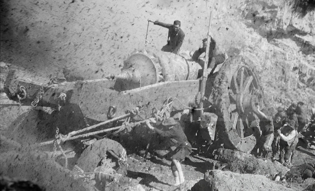 Film Extras Transporting A Cannon During Filming Of ‘The Pride And The Passion’, 1956
