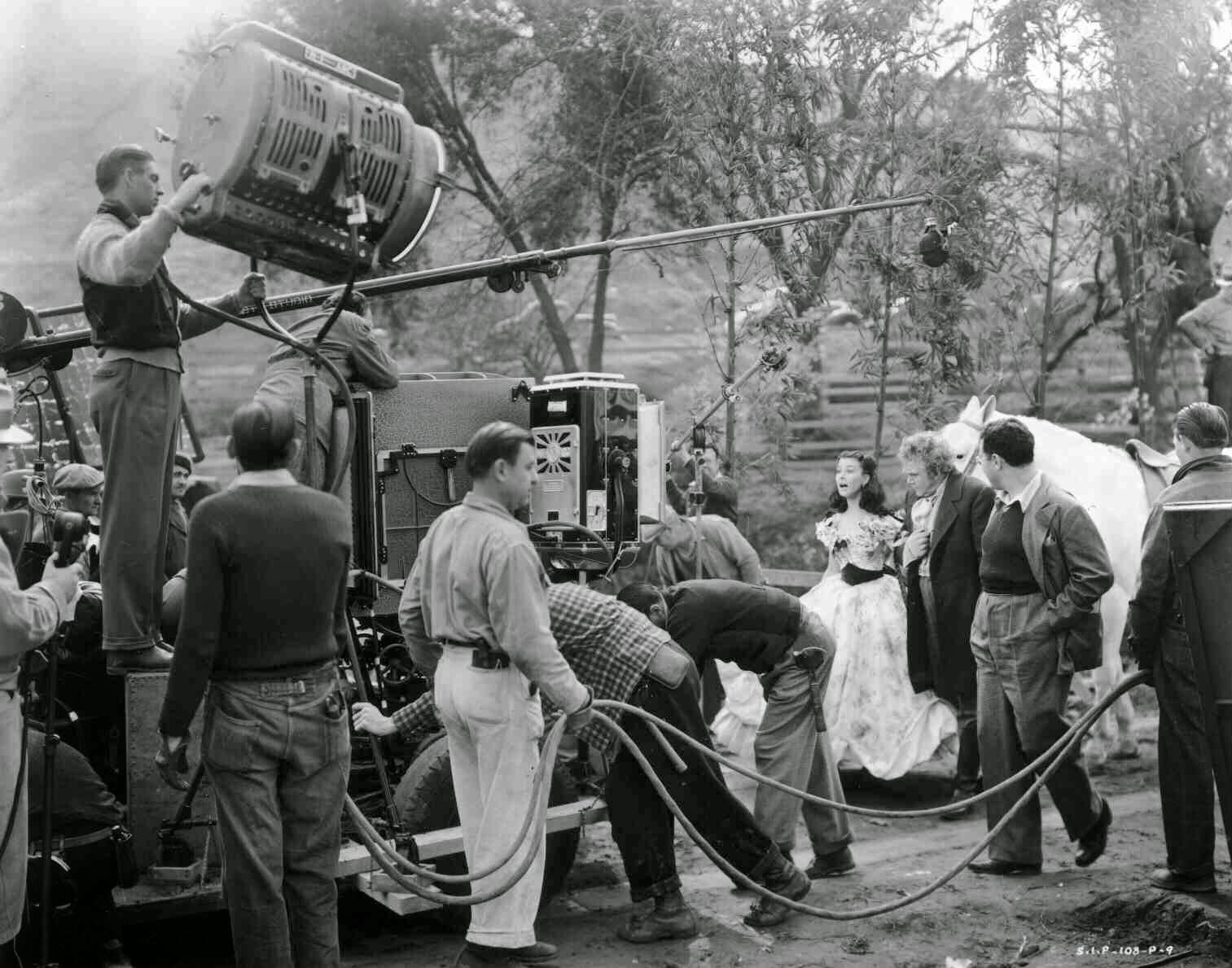 Vivien Leigh As Scarlett O'Hara, Walking With Thomas Mitchell As Gerald O'Hara. Replaced Director George Cukor Walking Alongside, Cameras And Technicians All Around. Scene Will Be Re-Shot, When Cukor Leaves Production.