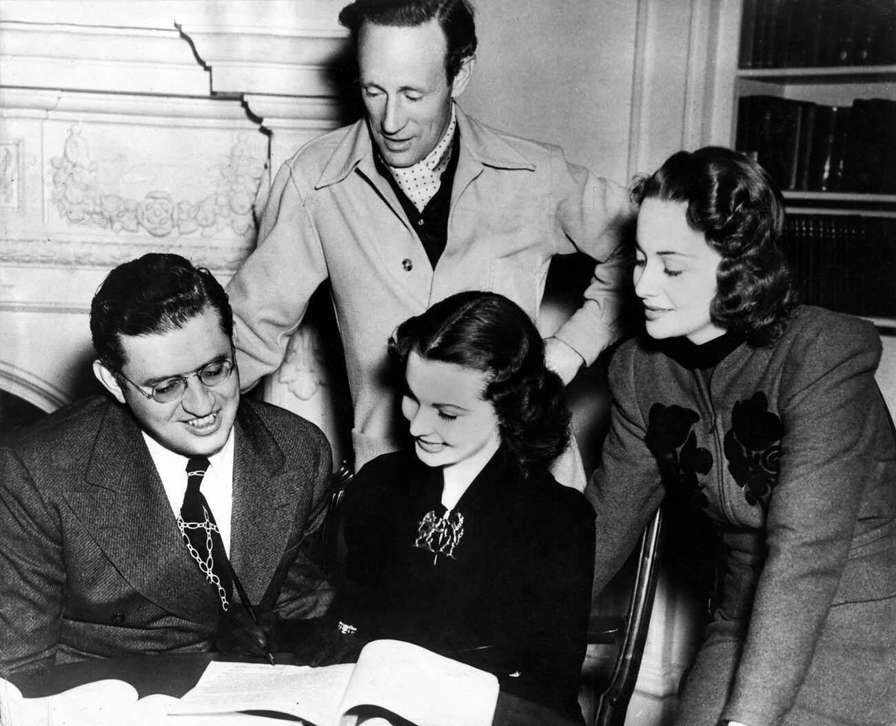 David O. Selznick, Leslie Howard, And Olivia De Havilland Watching Vivien Leigh Sign Her Contract For ‘Gone With The Wind’, 1939.