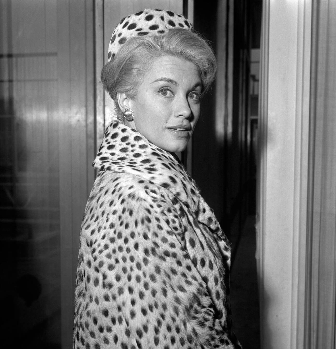 Linda Christian Leaving London Airport After Working On ‘The V.i.p.s’.