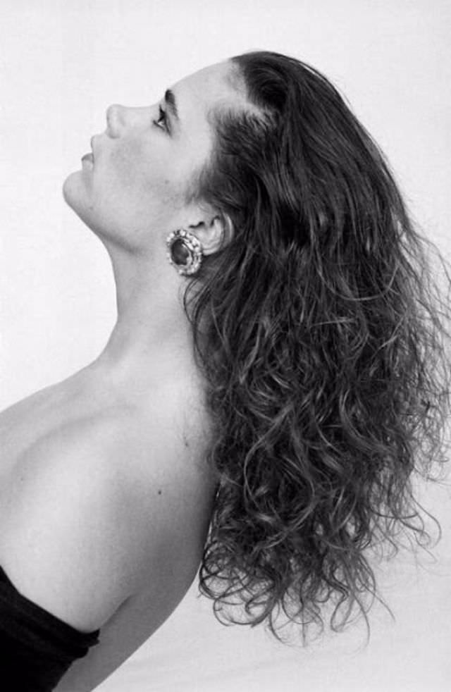 A Different Kind Of Spice: Discovering A Curvy And Confident Victoria Beckham At 18