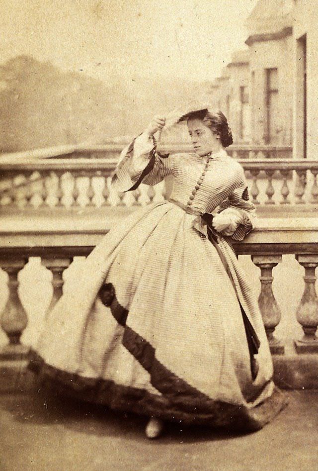 A Victorian Mother'S Lens: Intimate Portraits Of Daughters In Early Photography, 1860S