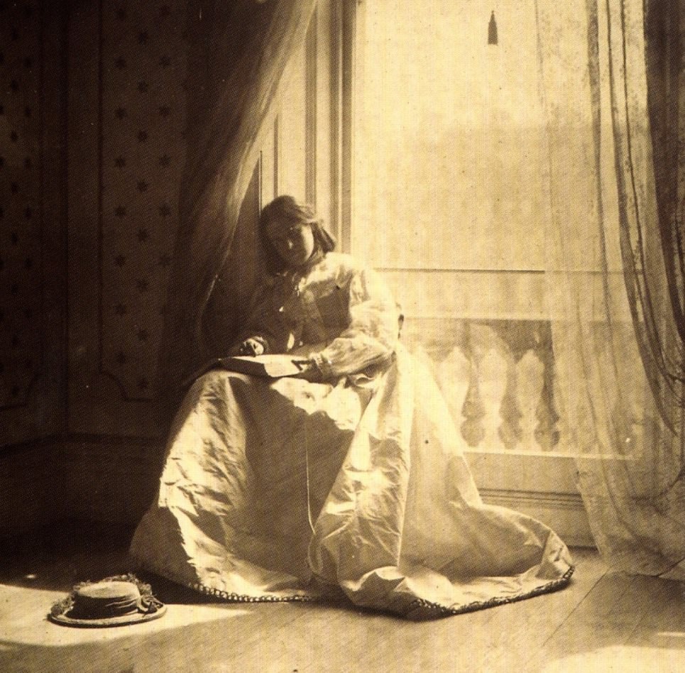 A Victorian Mother'S Lens: Intimate Portraits Of Daughters In Early Photography, 1860S