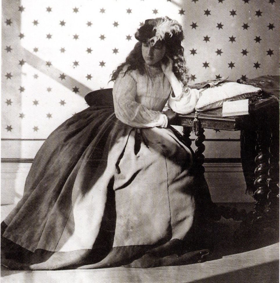 A Victorian Mother'S Lens: Intimate Portraits Of Daughters In Early Photography, 1860S