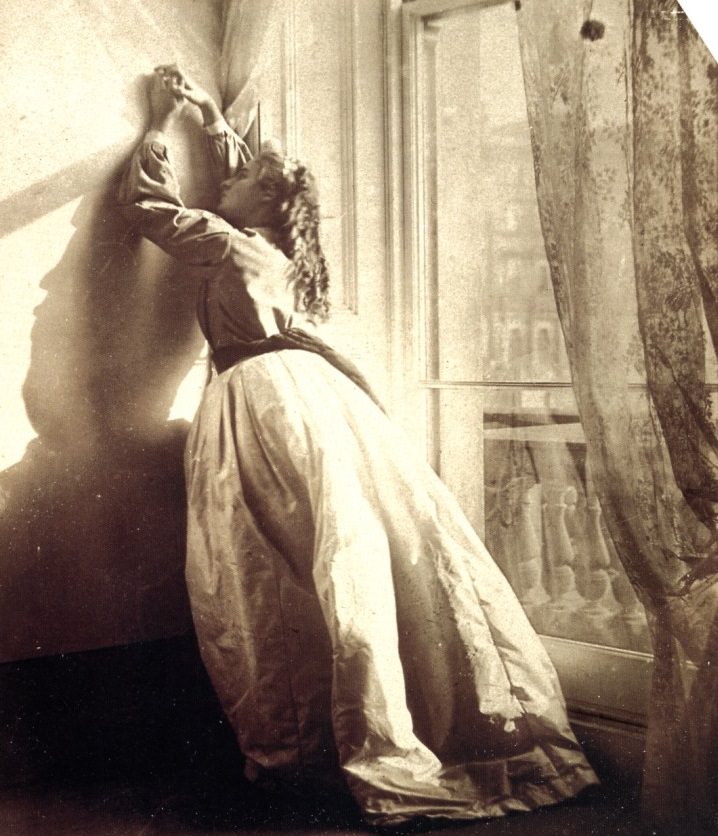 A Victorian Mother'S Lens: Intimate Portraits Of Daughters In Early Photography, 1860S
