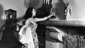 Hollywood Celebrities With Oscars