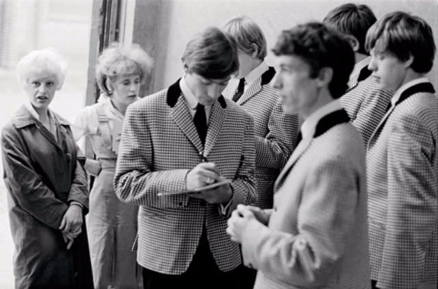 The Rolling Stones' Very First Photoshoot: Philip Townsend Captures The Band'S Humble Beginnings (1962)