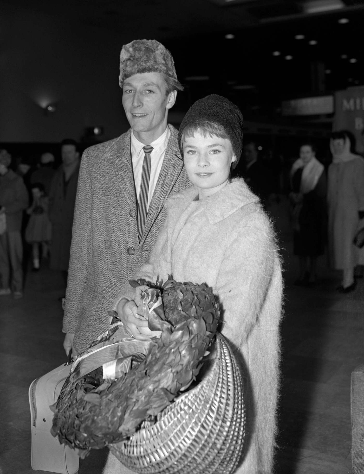 John Neville And Judi Dench Return From Jugoslavia With The Old Vic Theatre Company'S Production Of &Amp;Quot;Hamlet&Amp;Quot;, 1959.