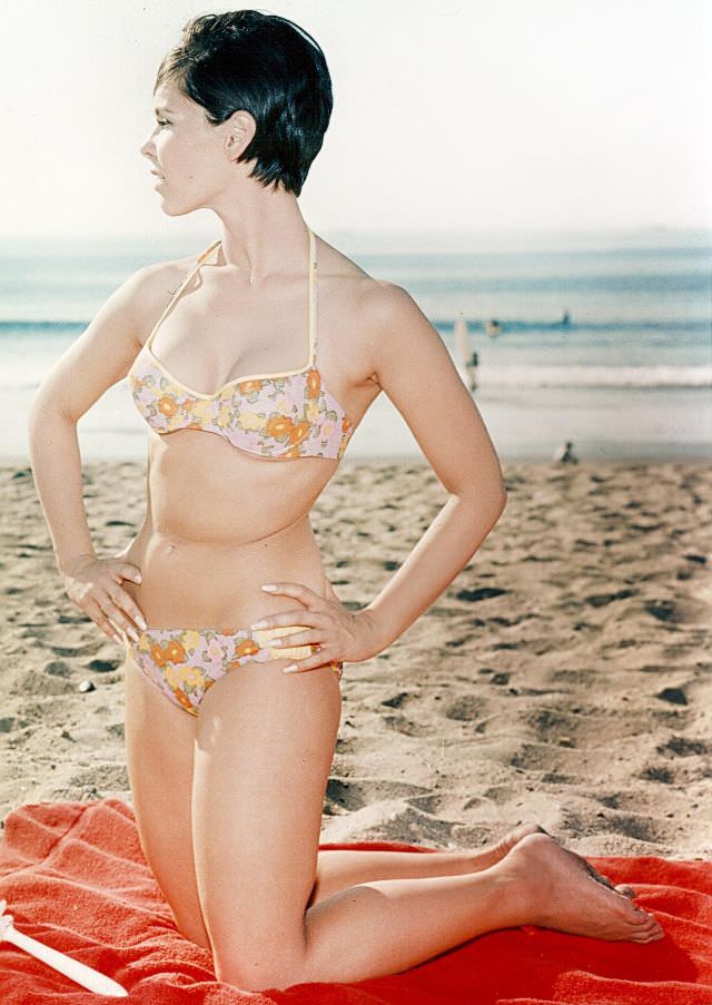 Yvonne Craig’s Bikini Photo Shoots That Defined 1960S Tv Glamour