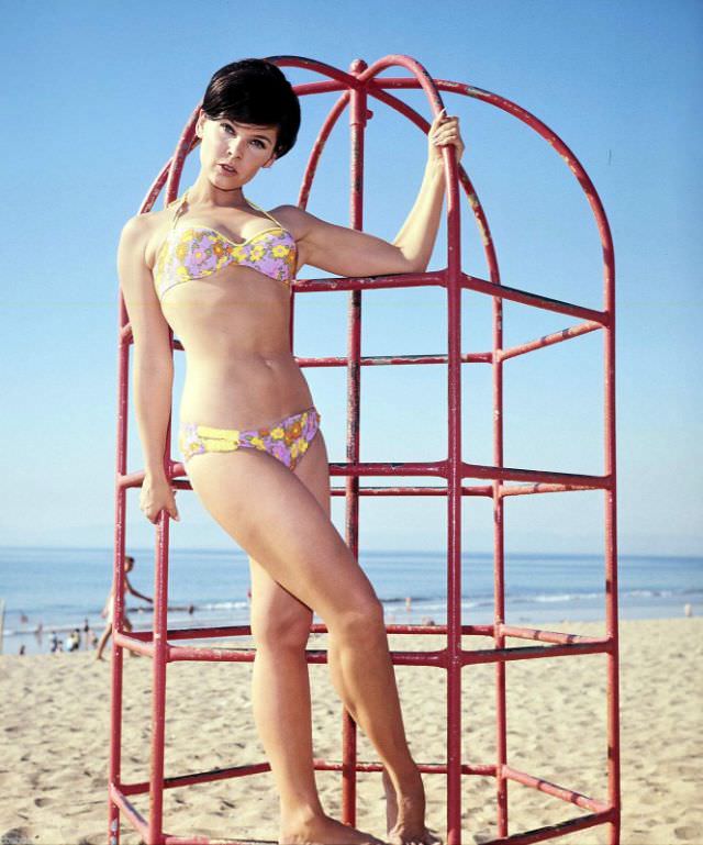 Yvonne Craig’s Bikini Photo Shoots That Defined 1960S Tv Glamour