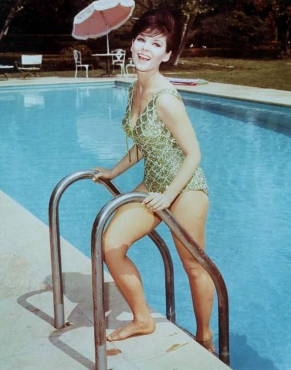 Yvonne Craig’s Bikini Photo Shoots That Defined 1960S Tv Glamour