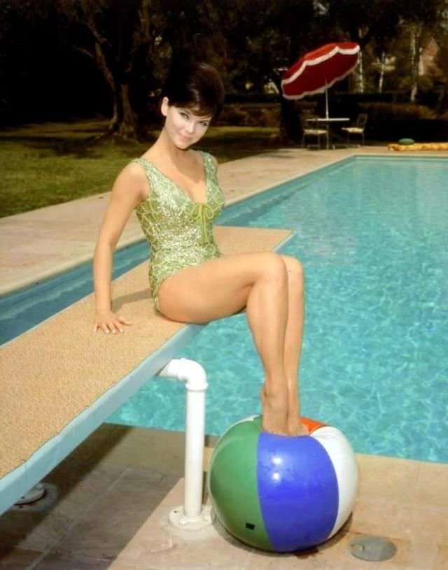 Yvonne Craig’s Bikini Photo Shoots That Defined 1960S Tv Glamour