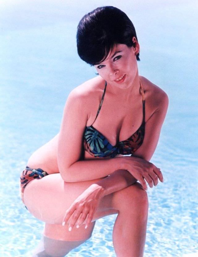 Yvonne Craig’s Bikini Photo Shoots That Defined 1960S Tv Glamour