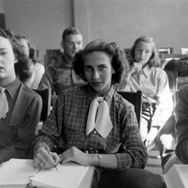 American Cowgirls Of The 1940S: A Look At Rodeo Life And Style