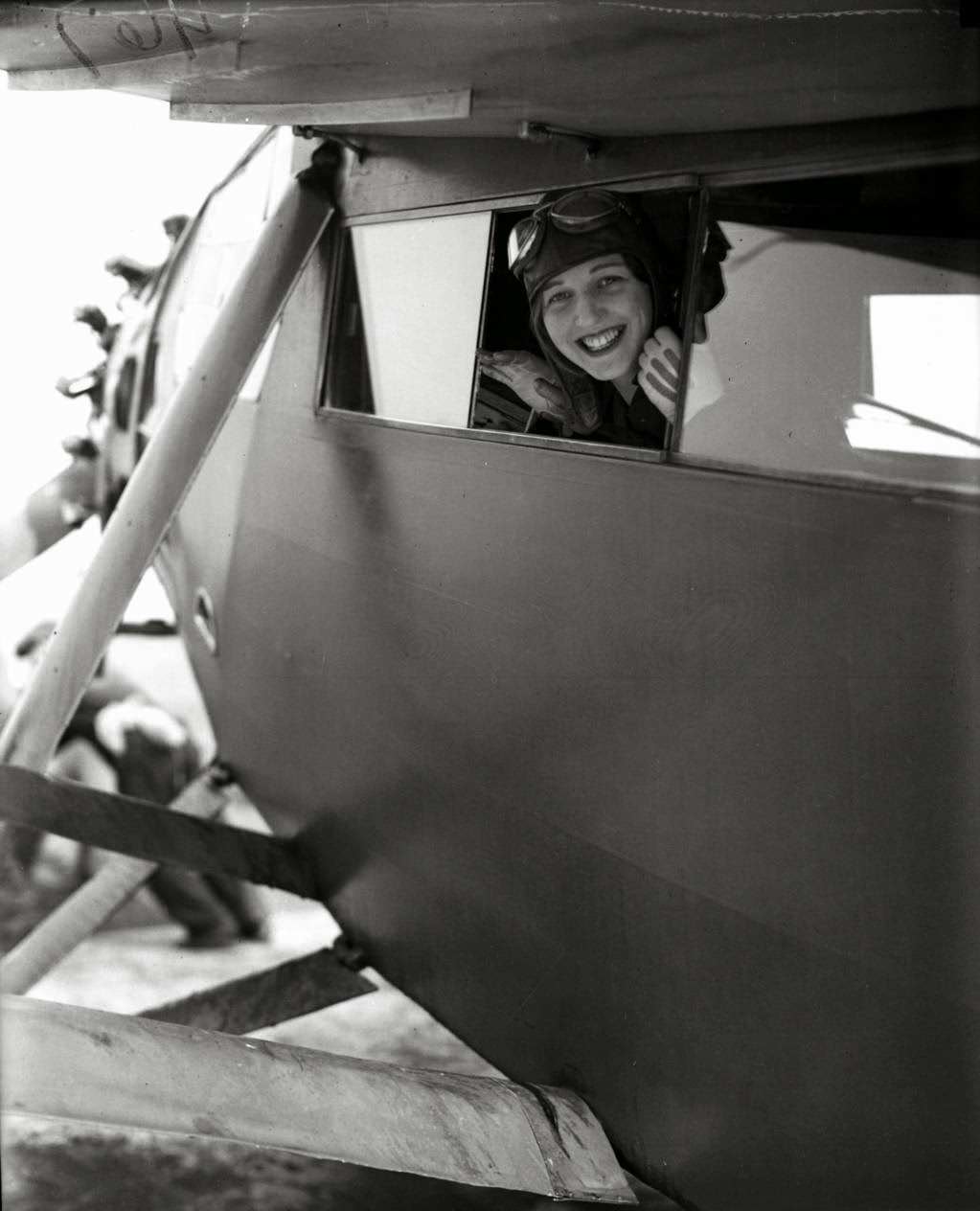 Ella Van Hueson, 22, Was Chosen As The Most Beautiful Of 32 Girls From Various Parts Of The United States Entered In The Third Annual International Pageant Of Pulchritude In Galveston, Texas And Was Given The Title Of &Amp;Quot;Beauty Queen Of The United States&Amp;Quot; Before Becoming Miss Universe, 1928.