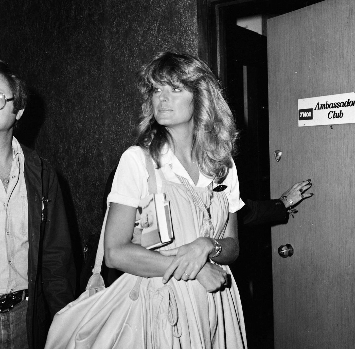 Farrah Fawcett Enters Twa Ambassador Club At London Heathrow Airport, To Begin Her Journey Back To Hollywood, 1978.