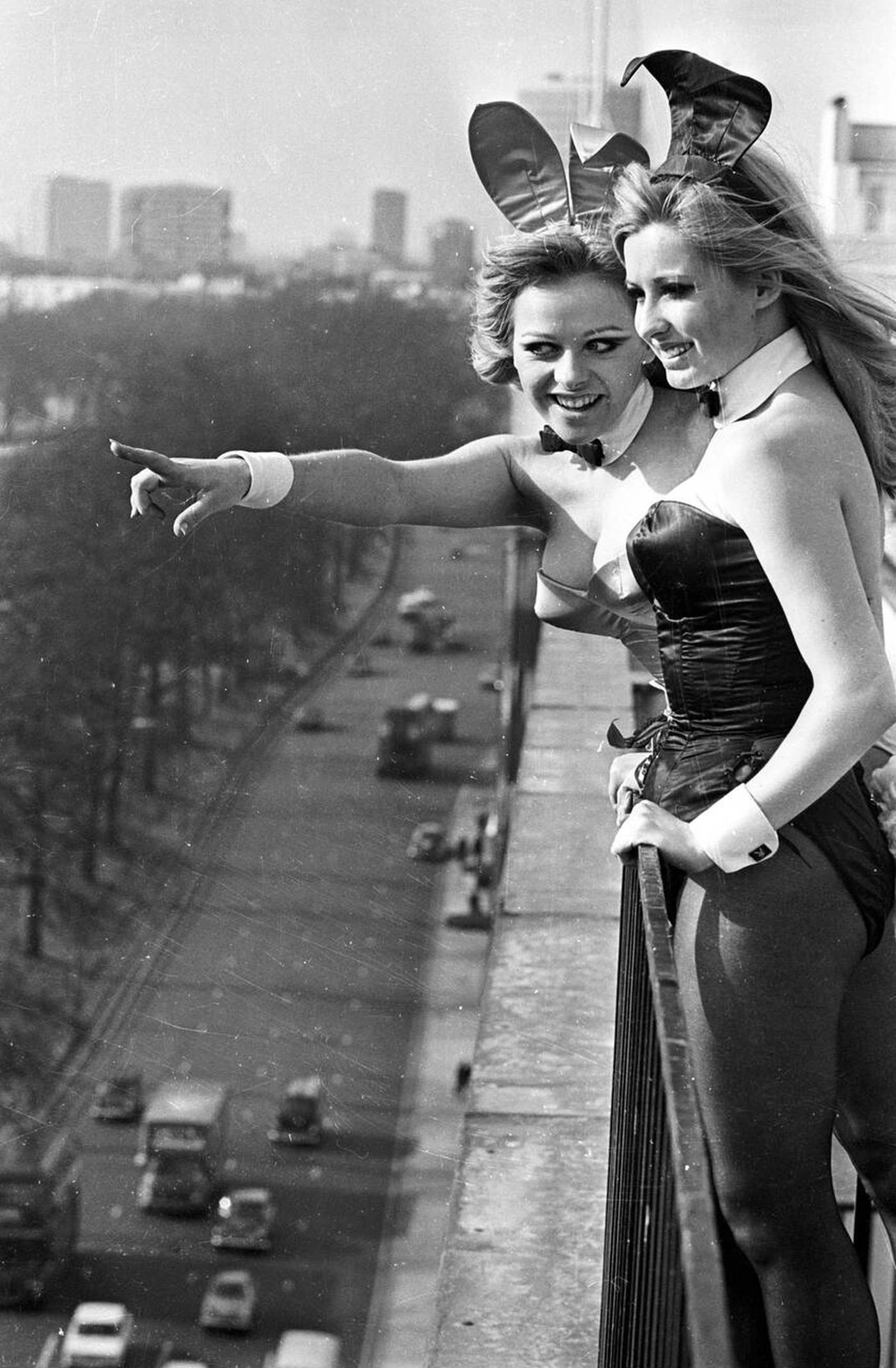 Bunny Girls Julie And Nicky Enjoy The Spring Sunshine And A Bird'S Eye View Of Hyde Park From The Roof Of The Playboy Club In Park Lane, 1968.