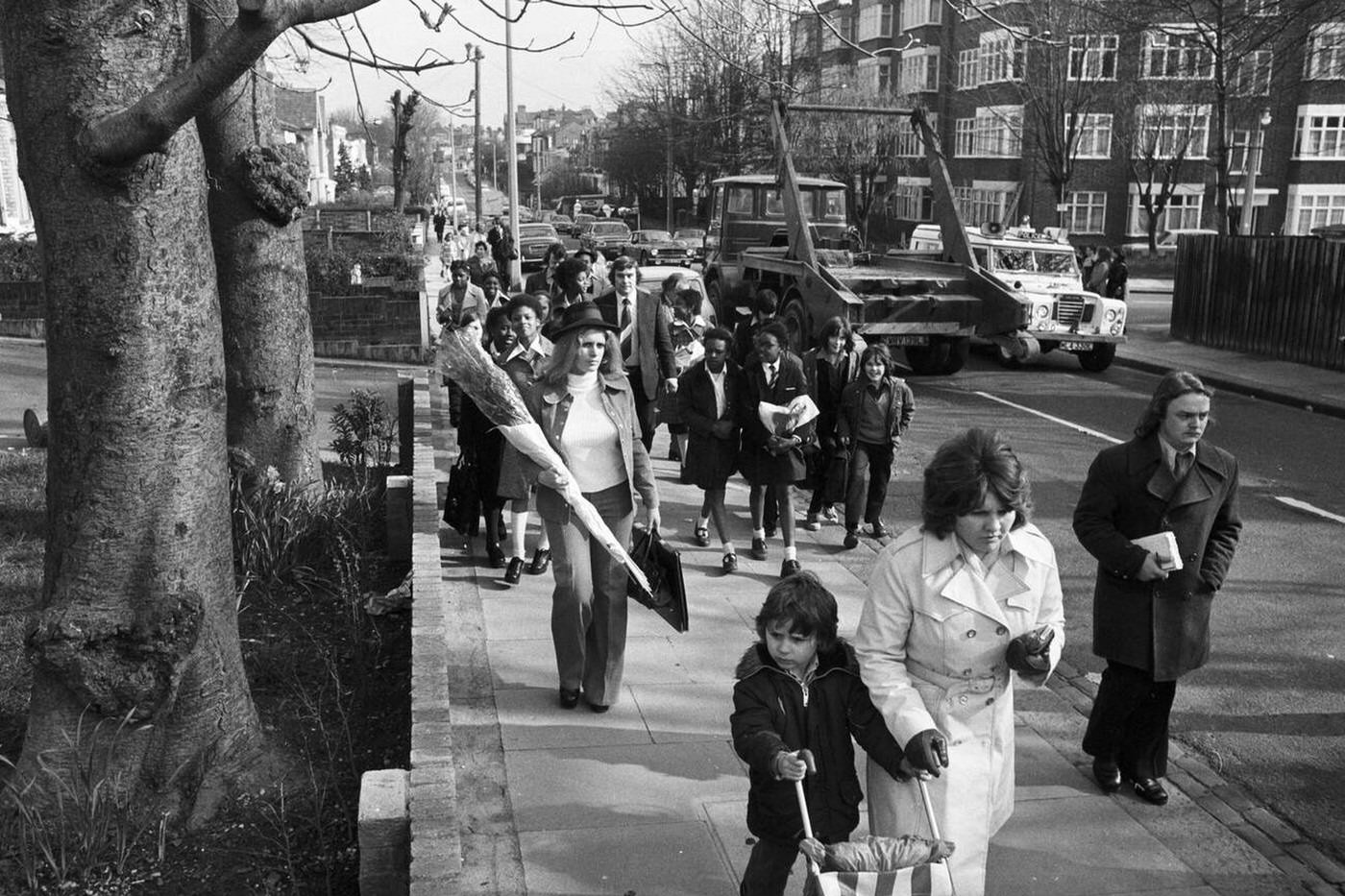 Wpc Elaine Bishop, Dressed In Clothes Similar To Those Worn By Murdered Playboy Bunny Girl Eve Stratford, Re-Enacts Her Last Walk From The Local Tube Station To The Flat In Lyndhurst Drive, East London, 1975.