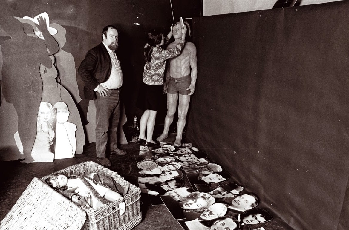 Figures And Figure Heads