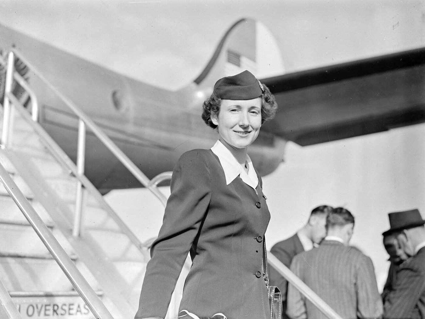 A Baby, Born Prematurely To Mrs.darinks Parker, Bavarian Wife Of An American Soldier, On An American Overseas Airlines Constellation , Was Delivered By Stewardess Mary Jane Hickley, 1949.