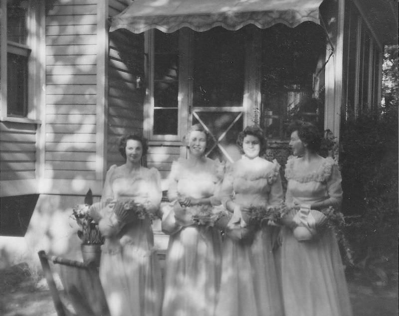 What Bridesmaids Wore In The 1940S: Vintage Wedding Photos And True Styles