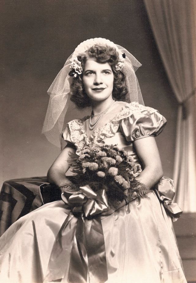 What Bridesmaids Wore In The 1940S: Vintage Wedding Photos And True Styles