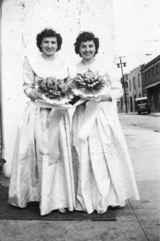 What Bridesmaids Wore In The 1940S: Vintage Wedding Photos And True Styles