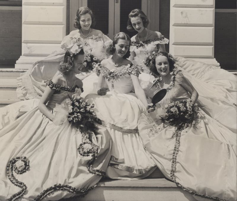 What Bridesmaids Wore In The 1940S: Vintage Wedding Photos And True Styles