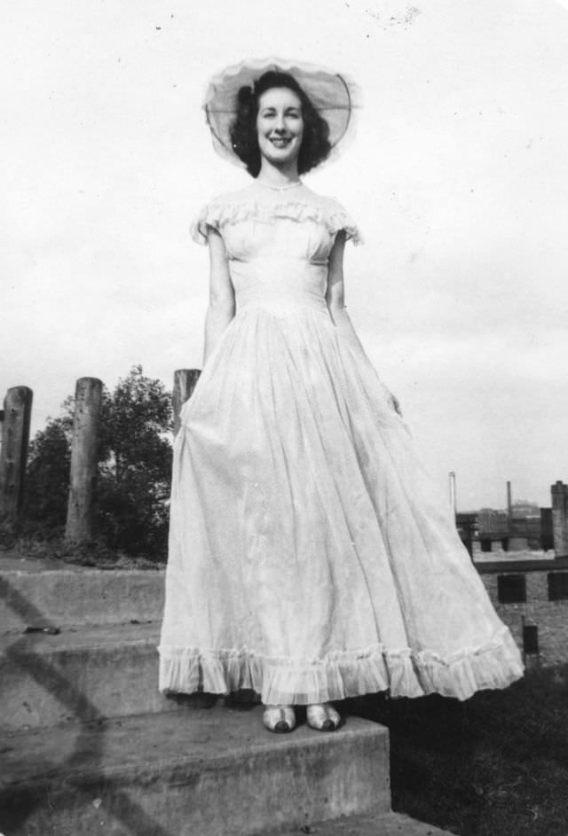 What Bridesmaids Wore In The 1940S: Vintage Wedding Photos And True Styles