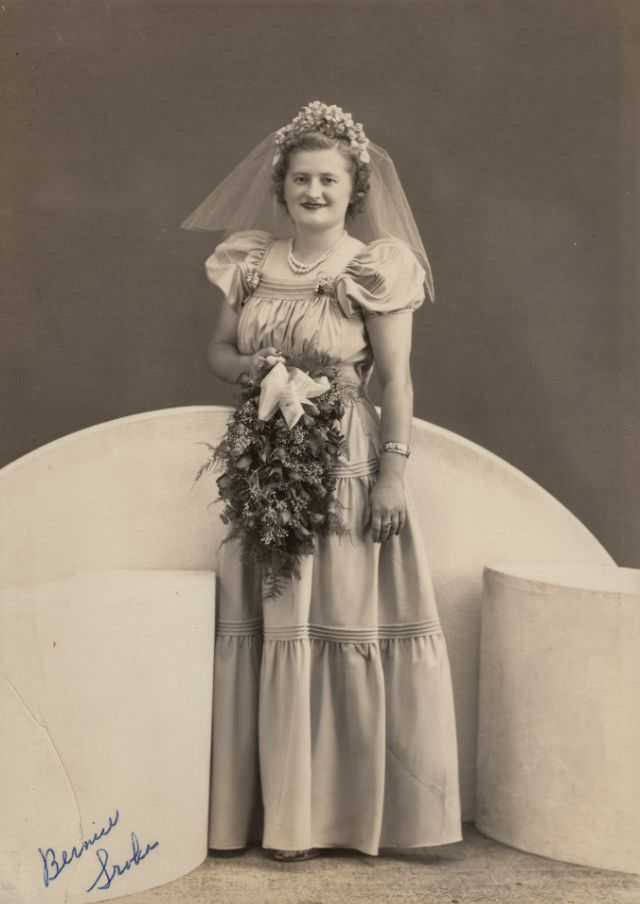 What Bridesmaids Wore In The 1940S: Vintage Wedding Photos And True Styles