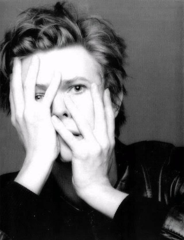 Behind The Lens: The Untold Story And Outtakes Of David Bowie’s Iconic ‘Heroes’ Album Cover In 1977