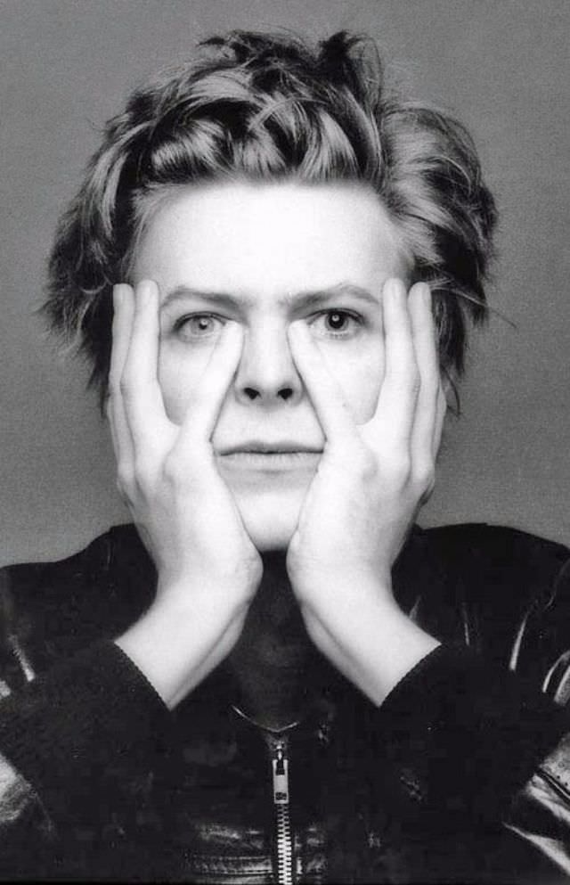 Behind The Lens: The Untold Story And Outtakes Of David Bowie’s Iconic ‘Heroes’ Album Cover In 1977