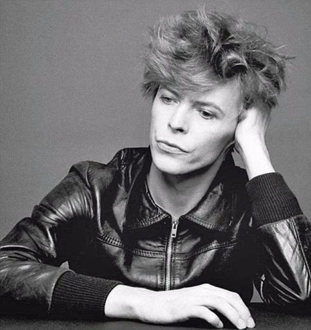 Behind The Lens: The Untold Story And Outtakes Of David Bowie’s Iconic ‘Heroes’ Album Cover In 1977